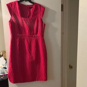 Elegant Fuchsia Sleeveless Dress